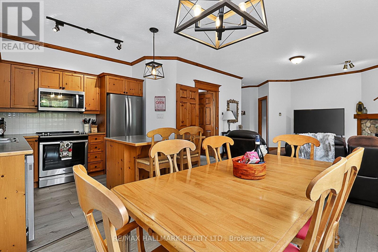101 - 184 Snowbridge Way, Blue Mountains, Ontario  L9Y 0V1 - Photo 12 - X12997470