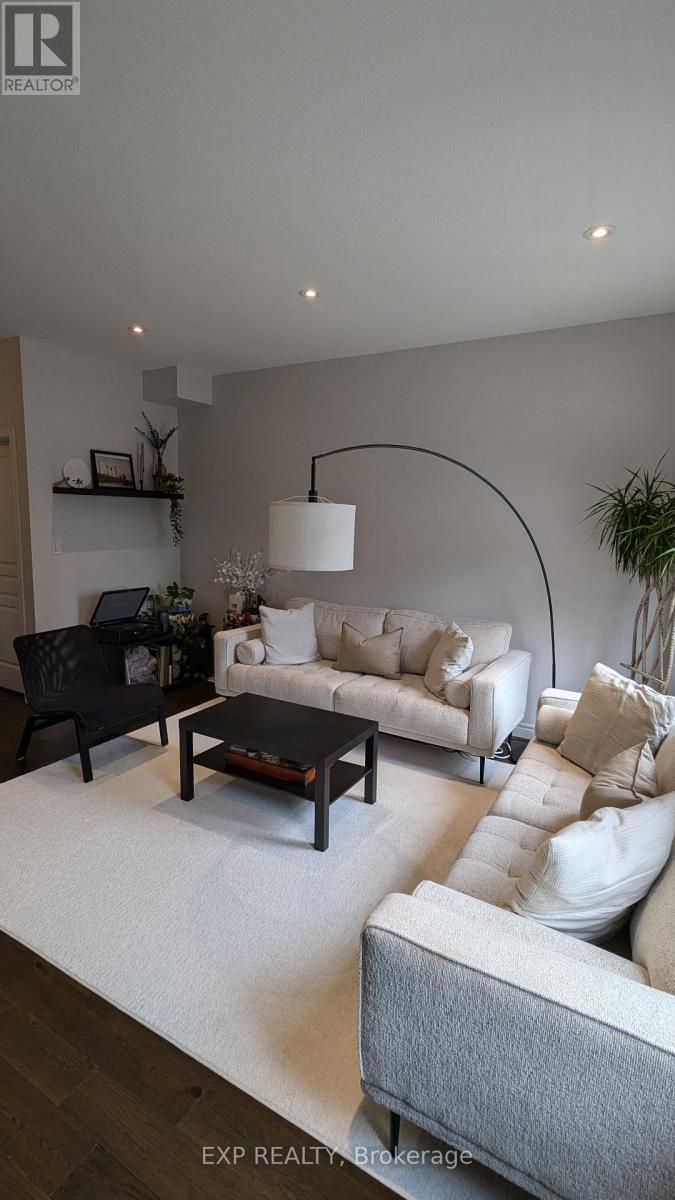 90 Robert Peel Road, Kitchener, Ontario  N2H 0B6 - Photo 3 - X12997630