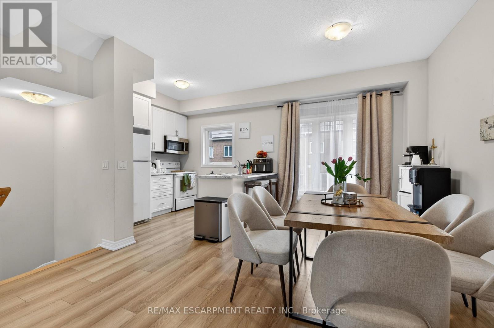 13 - 19 Picardy Drive, Hamilton, Ontario  L8J 0M7 - Photo 2 - X12997666