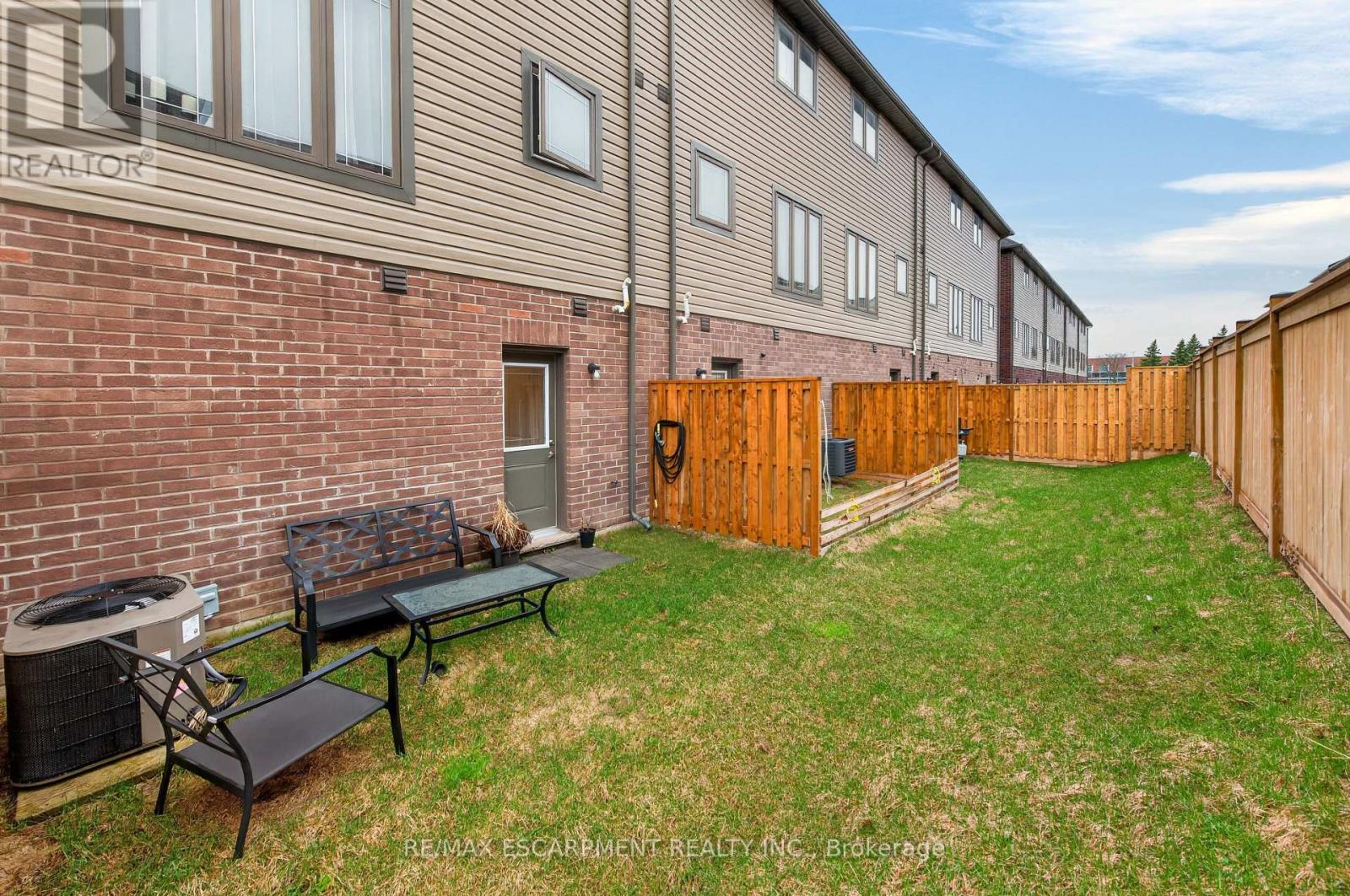 13 - 19 Picardy Drive, Hamilton, Ontario  L8J 0M7 - Photo 32 - X12997666