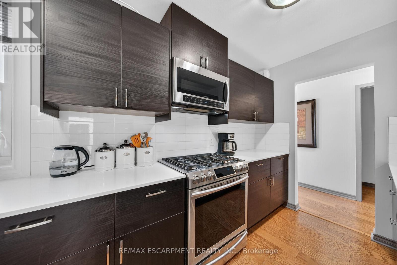 211 Birchcliffe Crescent, Hamilton, Ontario  L8T 4L1 - Photo 14 - X12997684