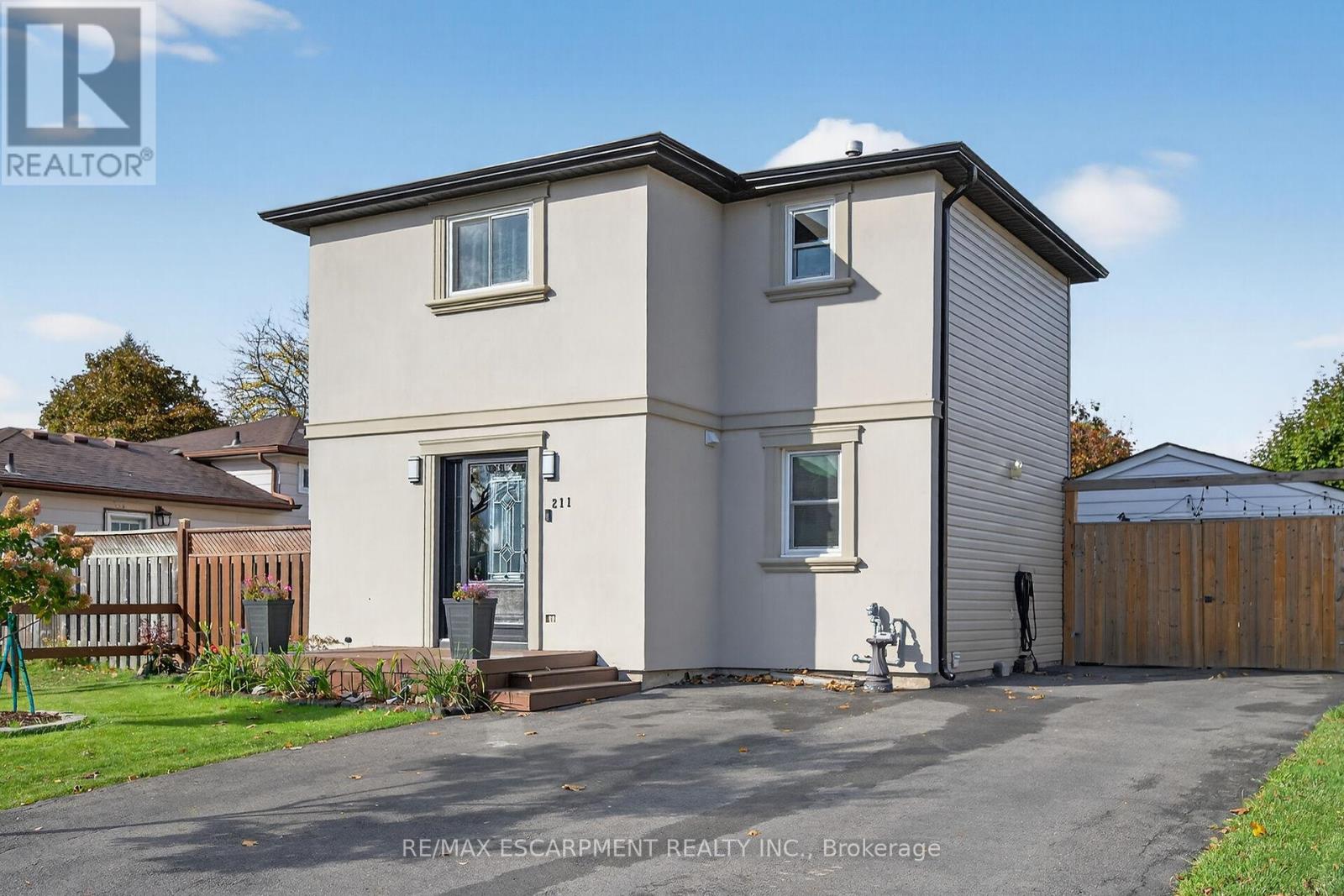 211 Birchcliffe Crescent, Hamilton, Ontario  L8T 4L1 - Photo 3 - X12997684