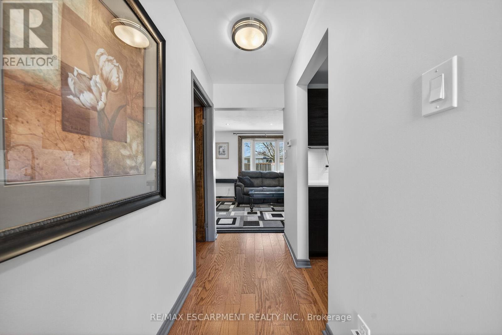 211 Birchcliffe Crescent, Hamilton, Ontario  L8T 4L1 - Photo 7 - X12997684