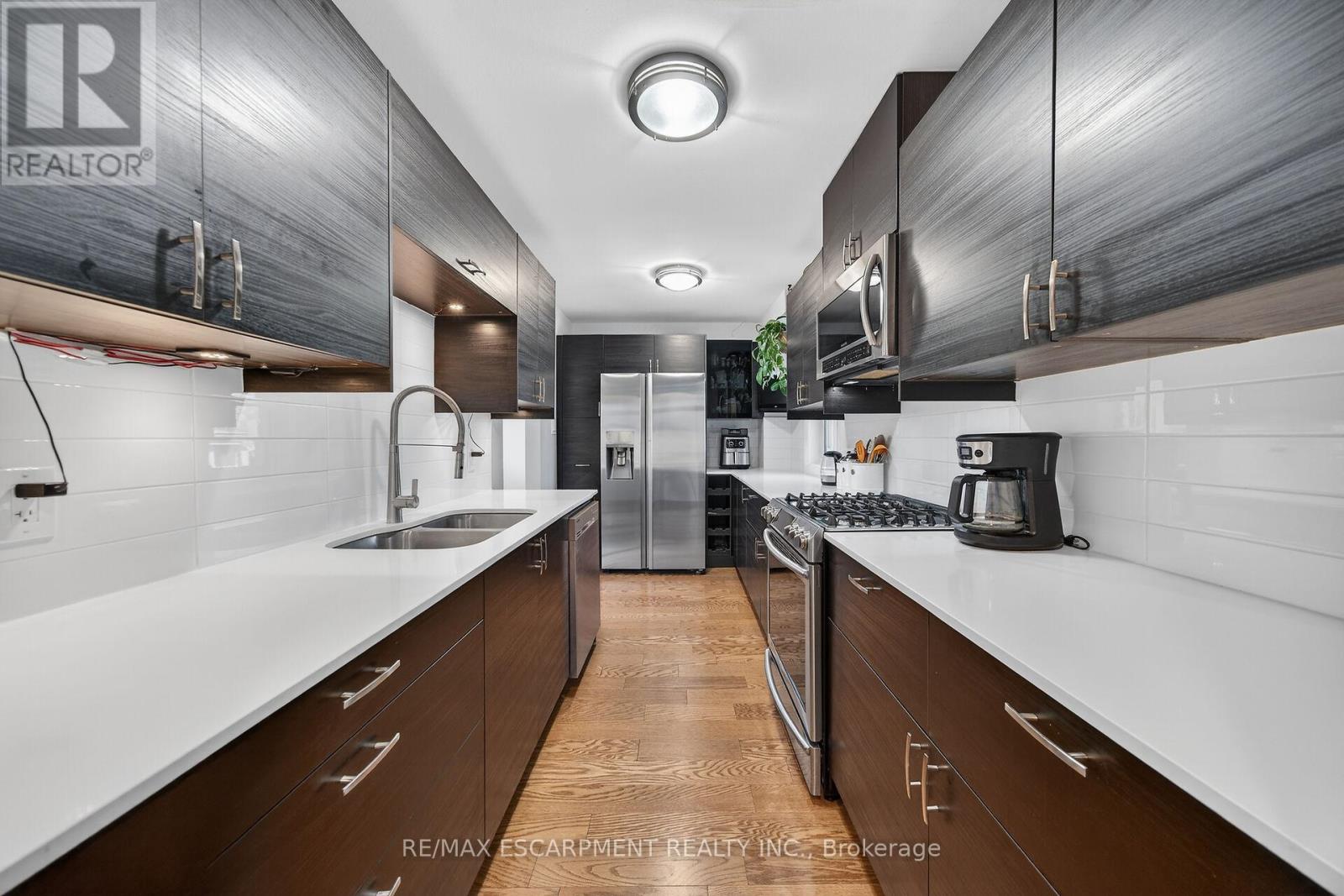 211 Birchcliffe Crescent, Hamilton, Ontario  L8T 4L1 - Photo 8 - X12997684