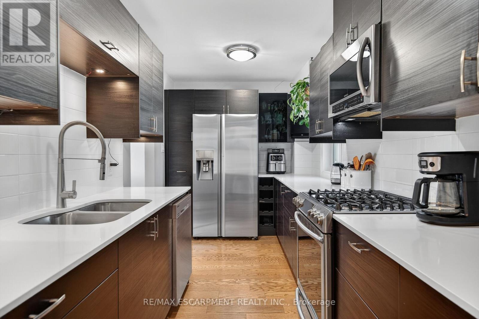 211 Birchcliffe Crescent, Hamilton, Ontario  L8T 4L1 - Photo 9 - X12997684