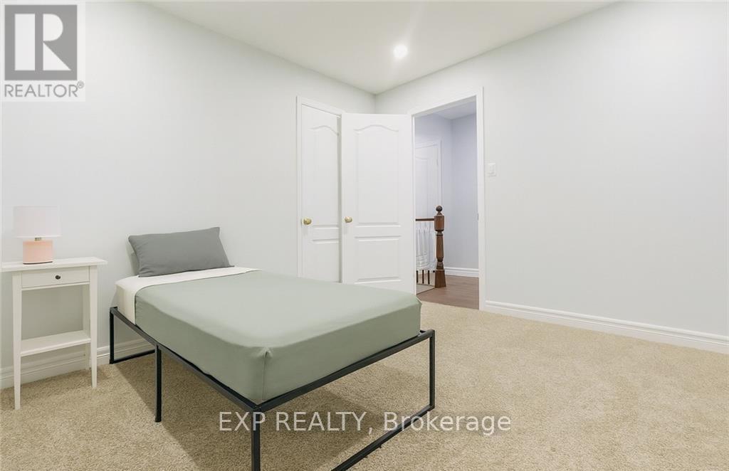 Upper - 235 Pineland Court, Waterloo, Ontario  N2T 2S3 - Photo 12 - X12997698