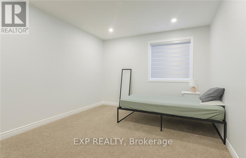 Upper - 235 Pineland Court, Waterloo, Ontario  N2T 2S3 - Photo 13 - X12997698