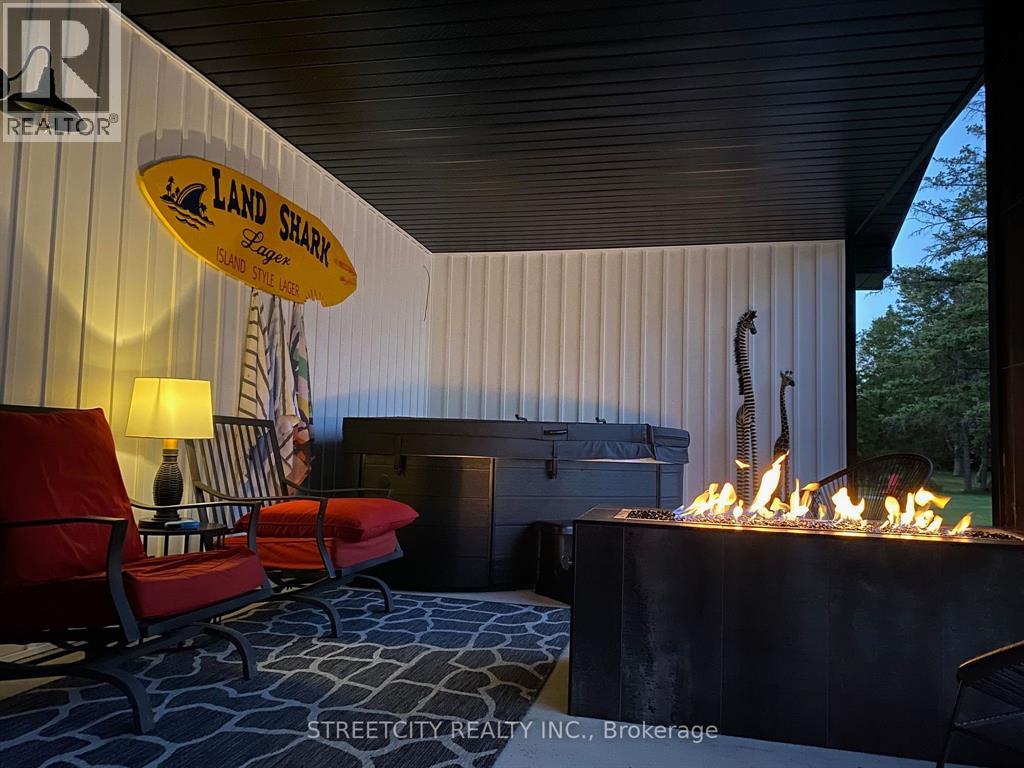 747 Broadway Street, Plympton-Wyoming, Ontario  N0N 1T0 - Photo 43 - 26008118