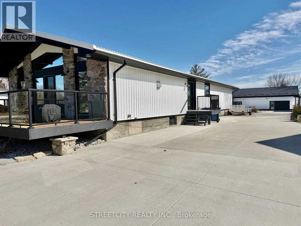 747 Broadway Street, Plympton-Wyoming, Ontario  N0N 1T0 - Photo 3 - 26008118