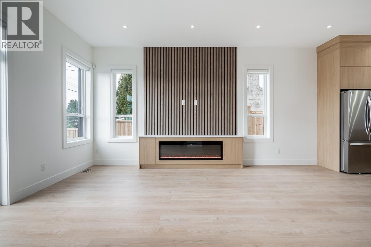 102 957 Edgar Avenue, Coquitlam, British Columbia  V3K 2K1 - Photo 2 - R3111131