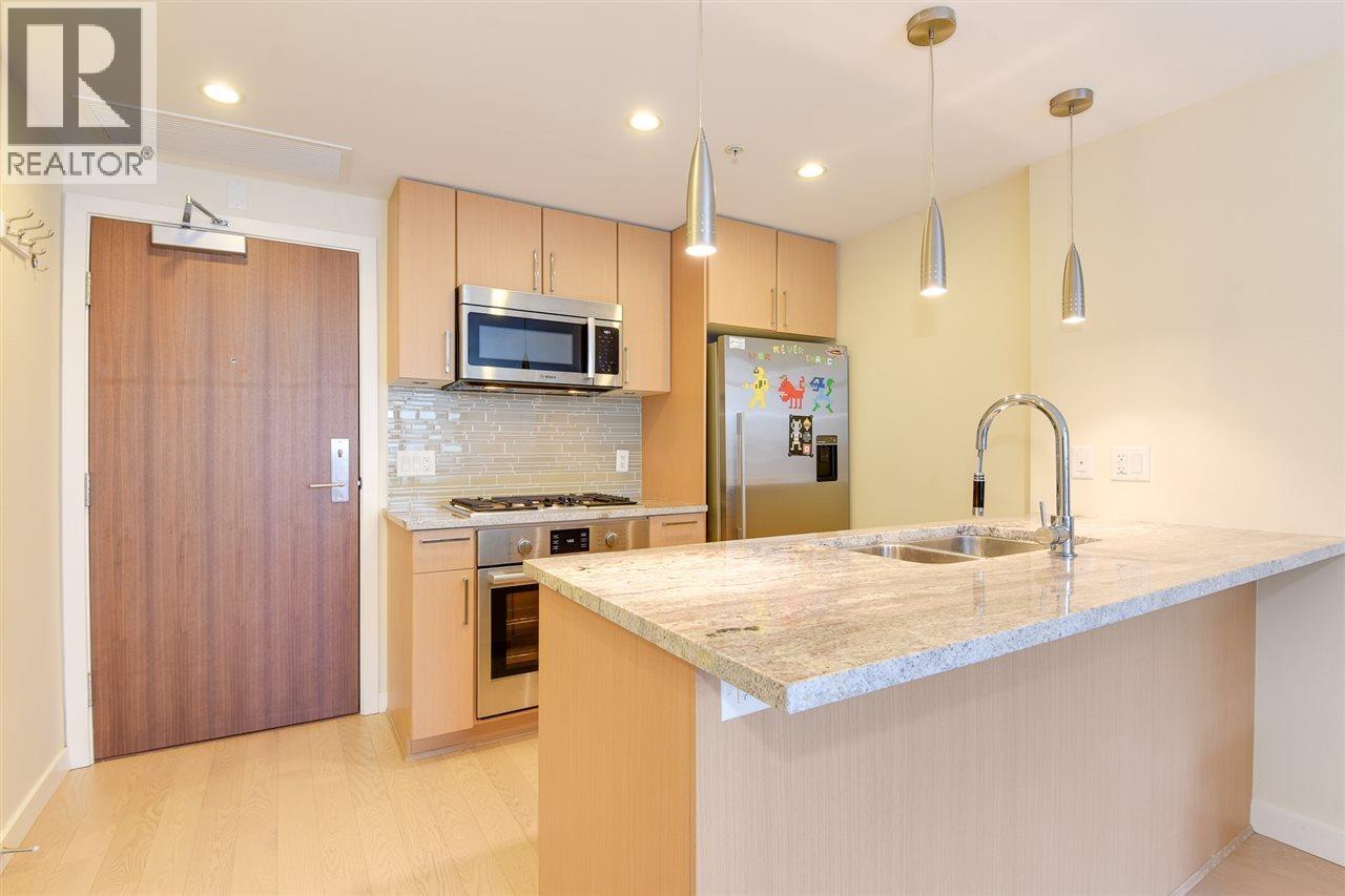 319 38 W 1ST STREET, Vancouver, British Columbia