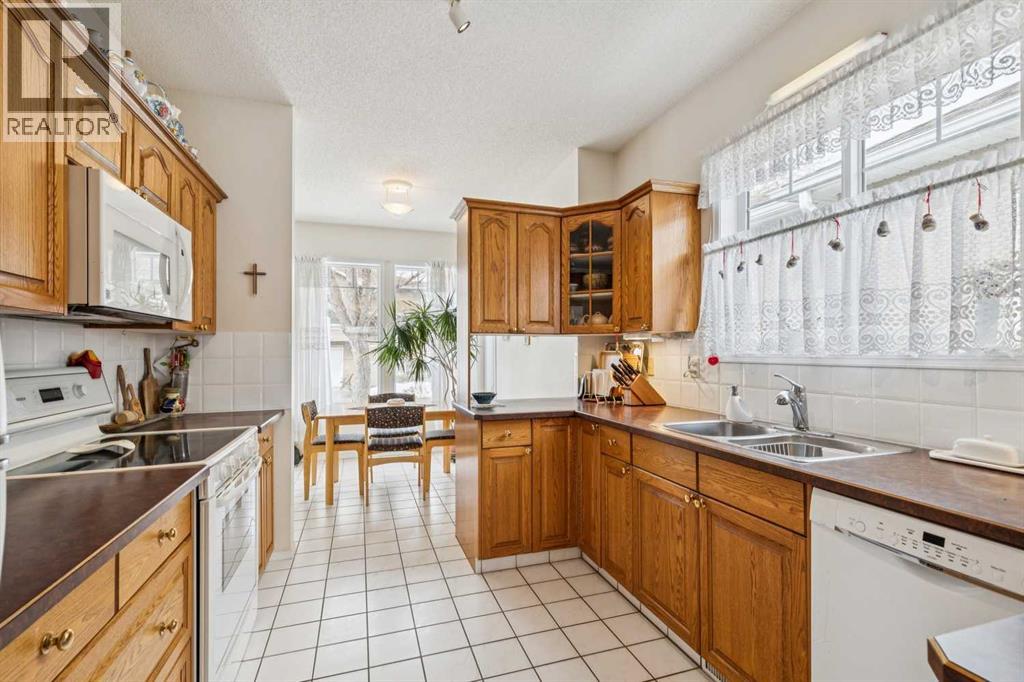 12 Signal Hill Lane SW, Calgary, Alberta  T3H 3N8 - Photo 6 - A2299943