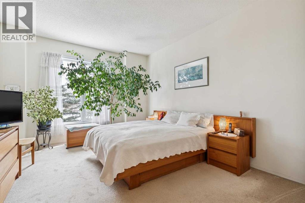 12 Signal Hill Lane SW, Calgary, Alberta  T3H 3N8 - Photo 16 - A2299943