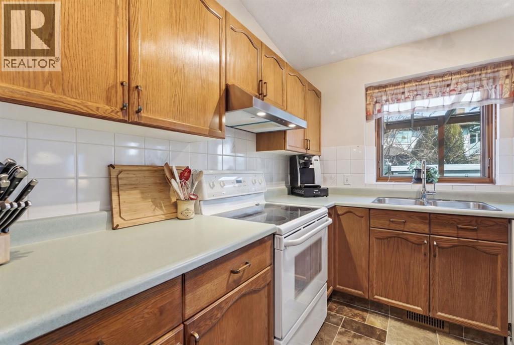 255 Douglas Woods Drive SE, Calgary, Alberta  T2Z 2E8 - Photo 12 - A2300560