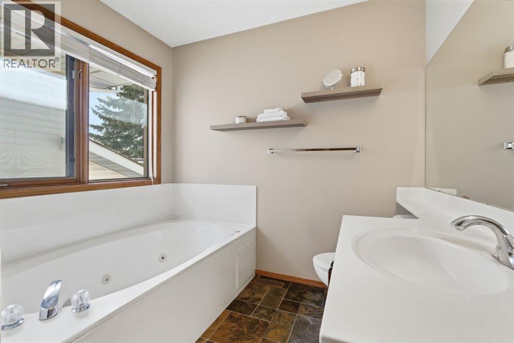 255 Douglas Woods Drive SE, Calgary, Alberta  T2Z 2E8 - Photo 31 - A2300560