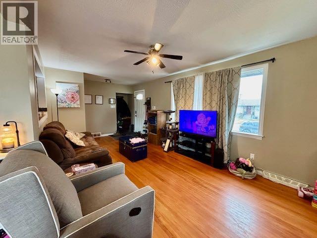 122 Willow Drive, Hinton, Alberta  T7V 1E3 - Photo 3 - A2290783