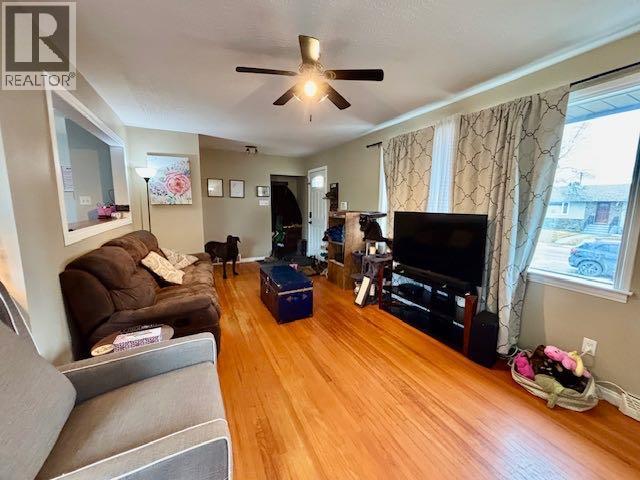 122 Willow Drive, Hinton, Alberta  T7V 1E3 - Photo 2 - A2290783