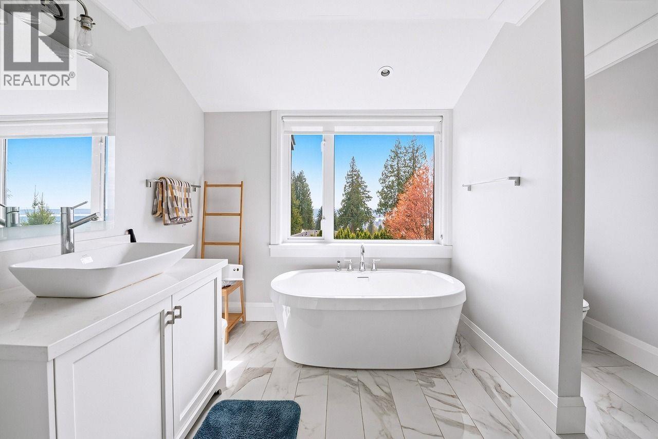 225 Tamarack Road, North Vancouver, British Columbia  V7N 1S3 - Photo 25 - R3111197