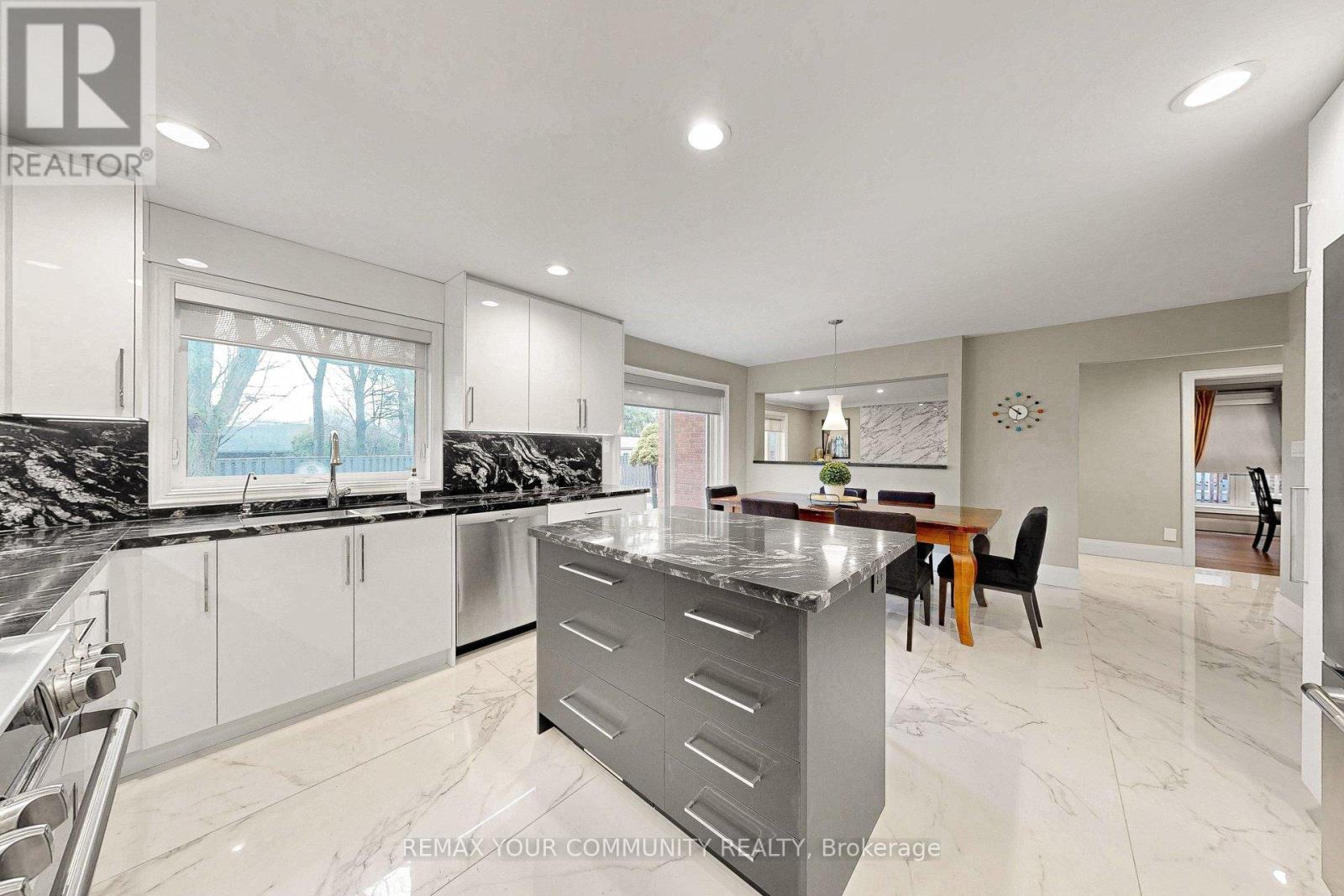 186 Wigwoss Drive, Vaughan, Ontario  L4L 4H2 - Photo 11 - N12963566