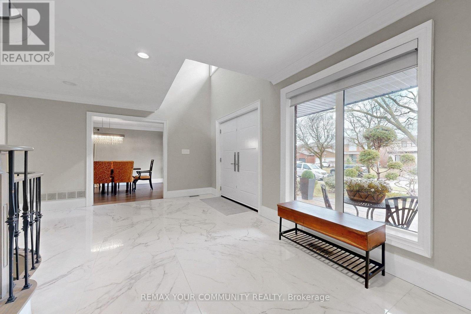 186 Wigwoss Drive, Vaughan, Ontario  L4L 4H2 - Photo 2 - N12963566