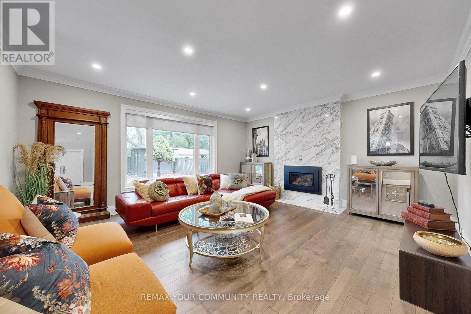 186 Wigwoss Drive, Vaughan, Ontario  L4L 4H2 - Photo 5 - N12963566