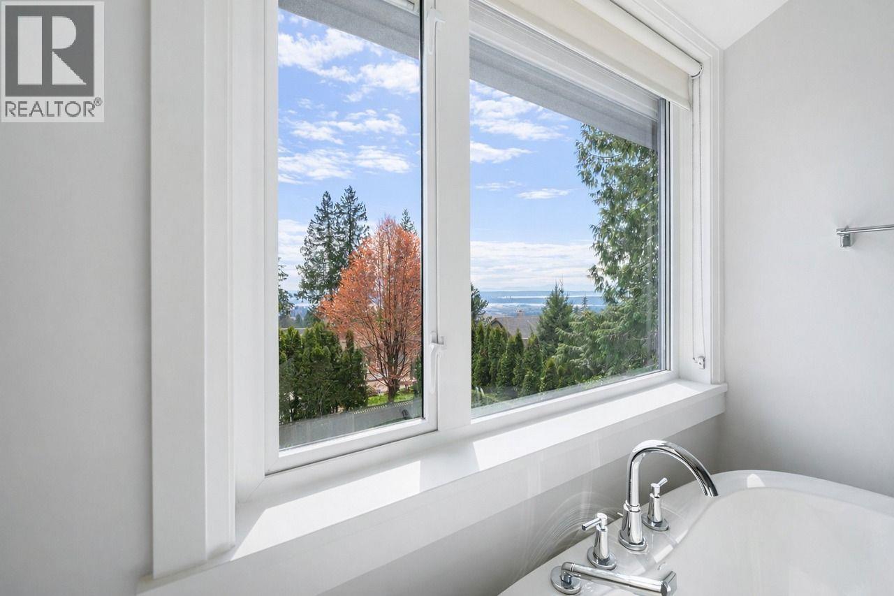 225 Tamarack Road, North Vancouver, British Columbia  V7N 1S3 - Photo 29 - R3111197