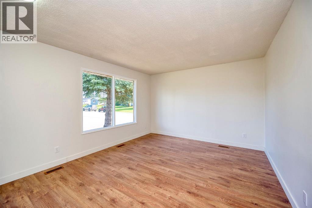 1176 Penrith Crescent SE, Calgary, Alberta  T2A 2H9 - Photo 9 - A2292290