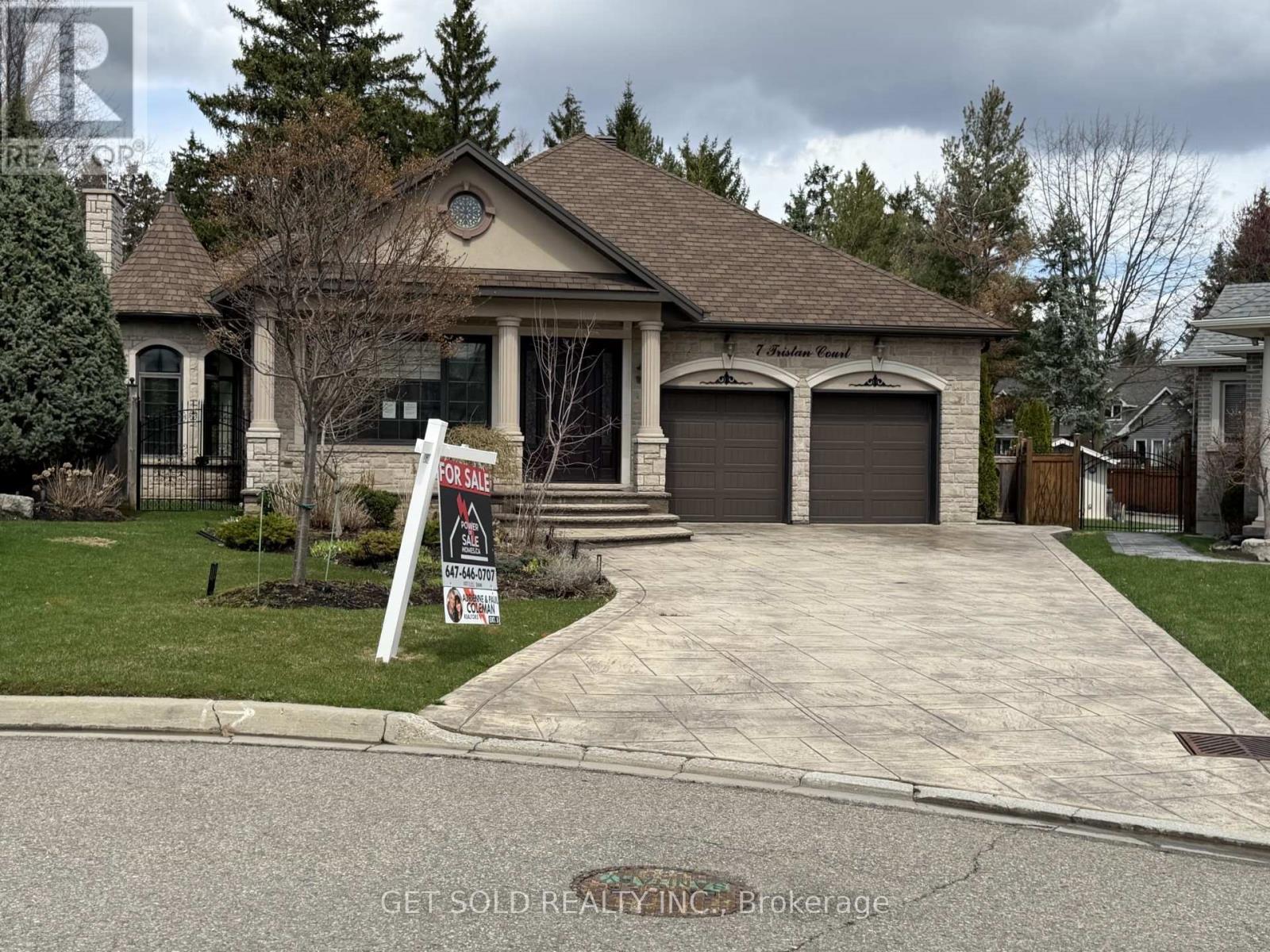 7 Tristan Court, Brampton, Ontario  L6Y 5S2 - Photo 2 - W12828096