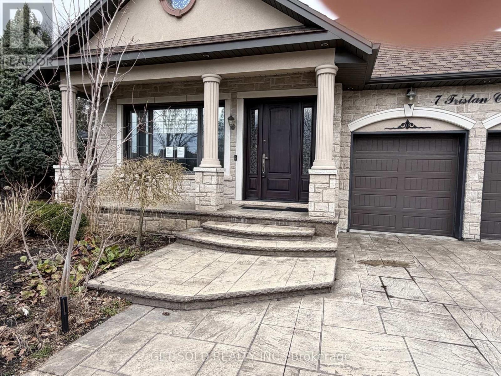 7 Tristan Court, Brampton, Ontario  L6Y 5S2 - Photo 3 - W12828096