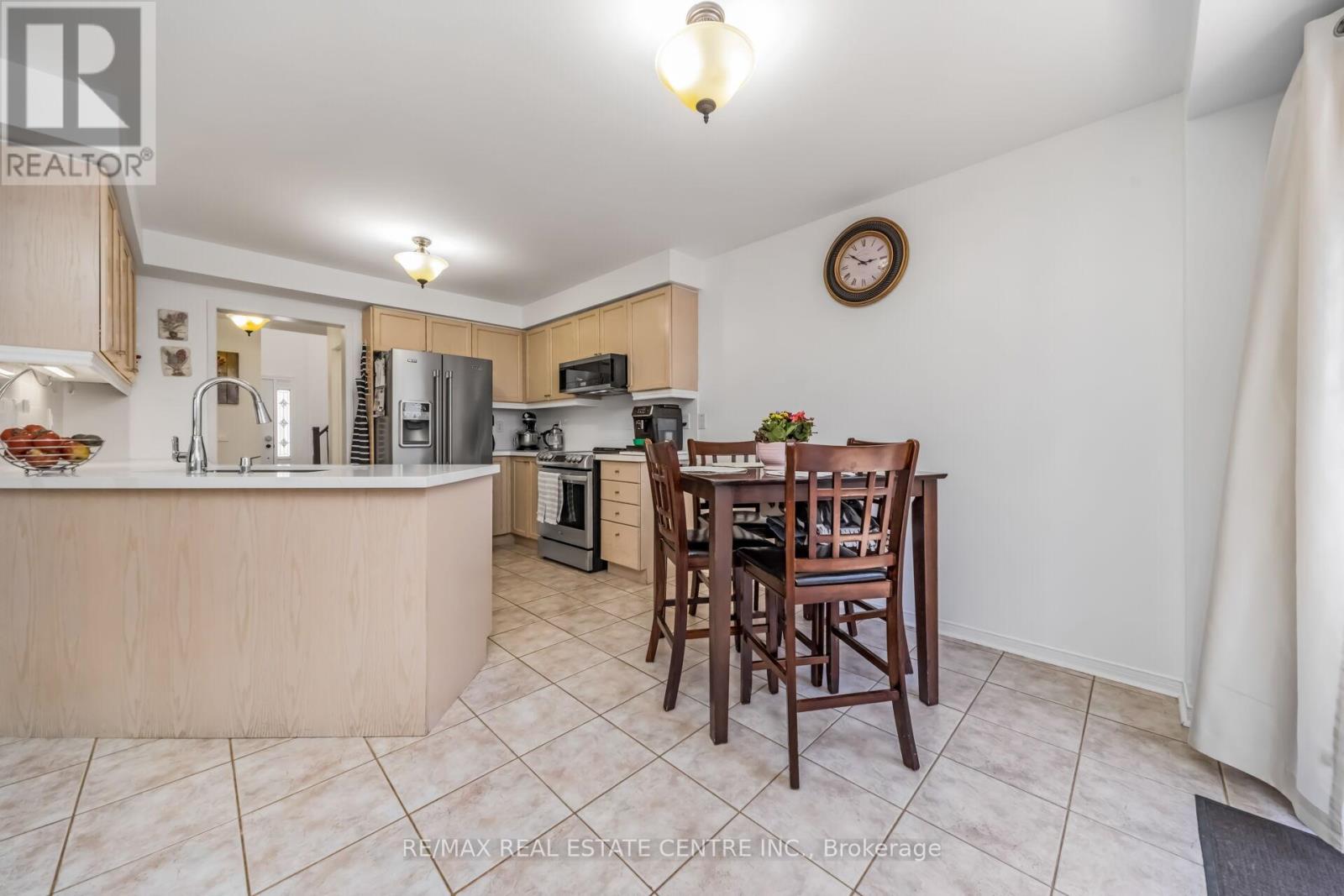 22 Mistycreek Crescent, Brampton, Ontario  L7A 3E8 - Photo 11 - W12990384