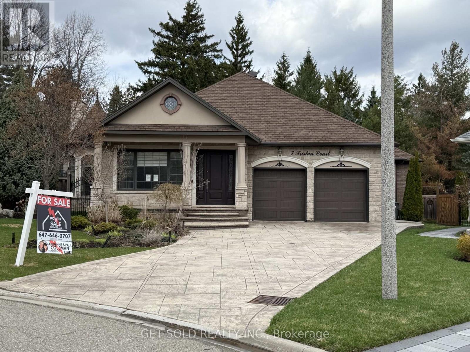 7 Tristan Court, Brampton, Ontario  L6Y 5S2 - Photo 5 - W12828096