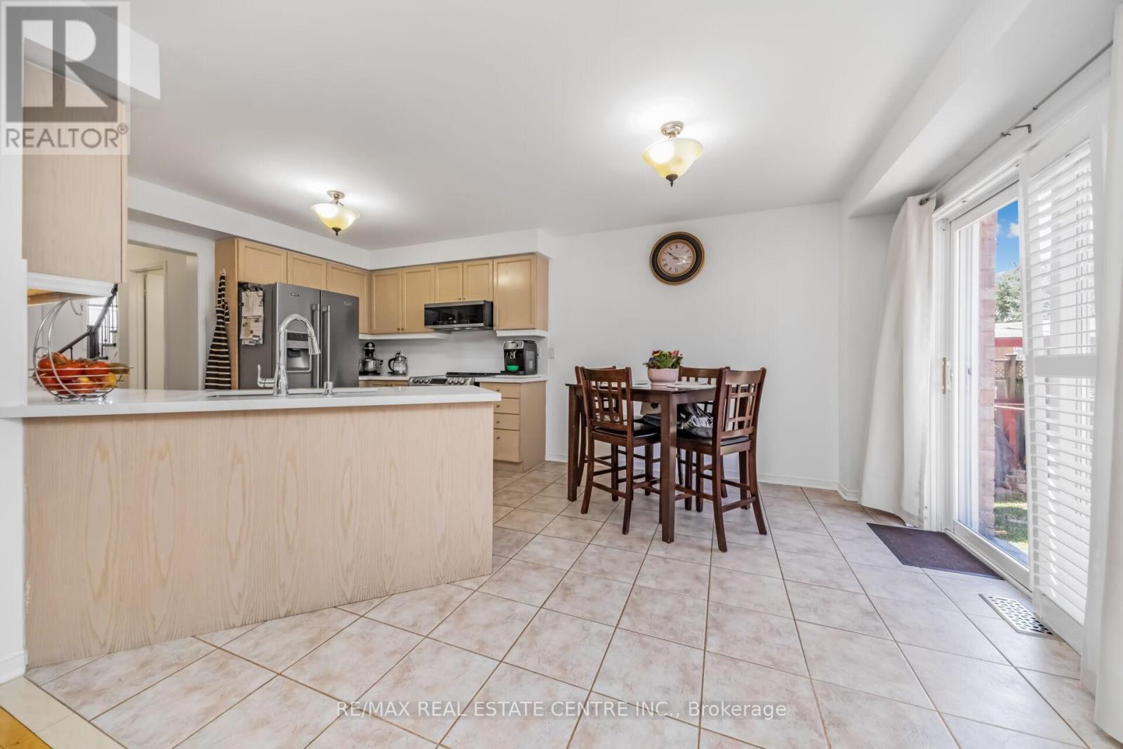 22 Mistycreek Crescent, Brampton, Ontario  L7A 3E8 - Photo 12 - W12990384