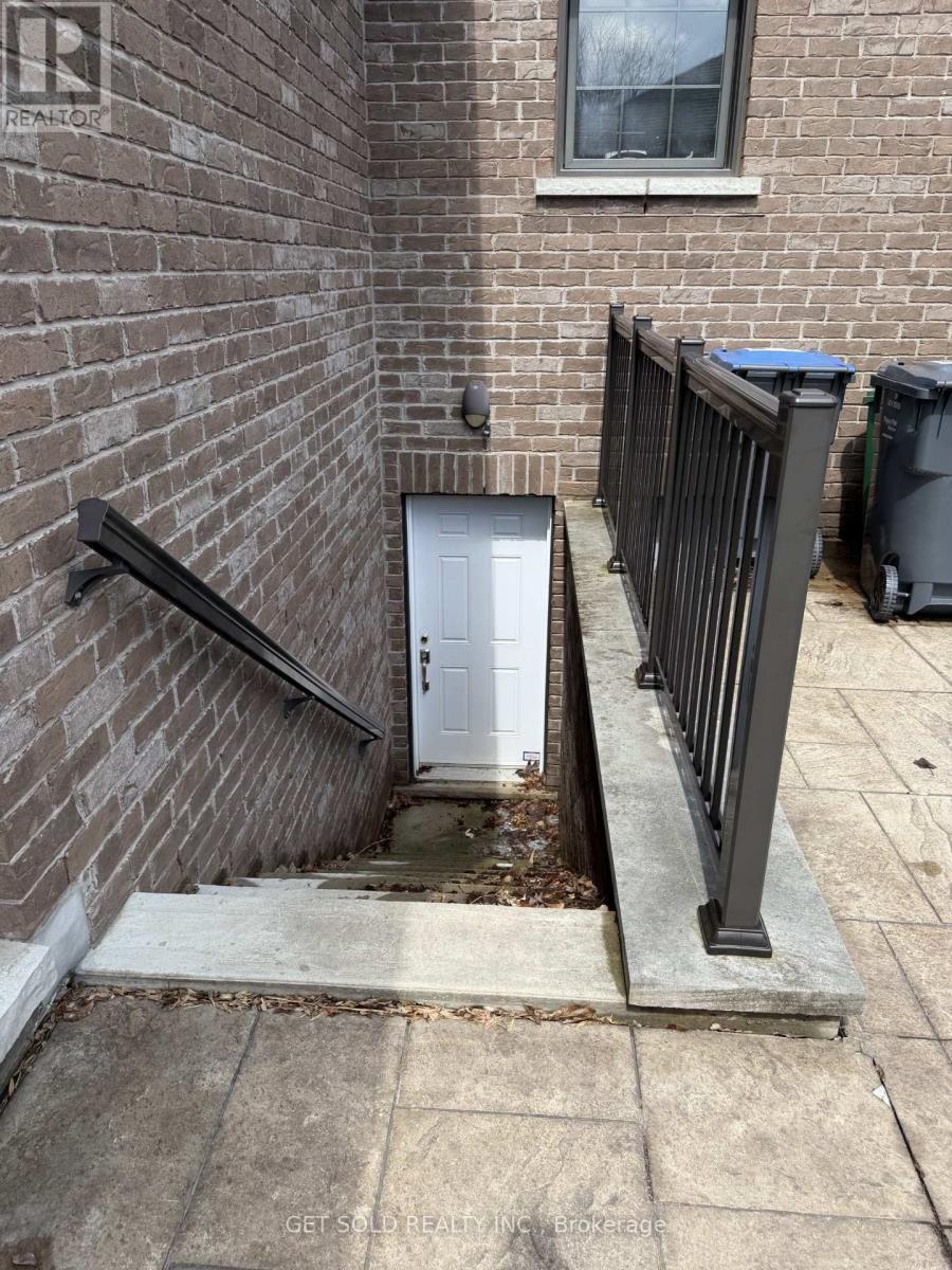 7 Tristan Court, Brampton, Ontario  L6Y 5S2 - Photo 46 - W12828096