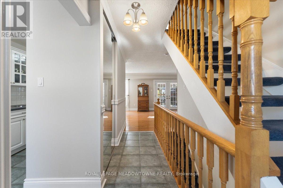 2945 Nipiwin Drive, Mississauga, Ontario  L5N 1Y1 - Photo 7 - W12996866