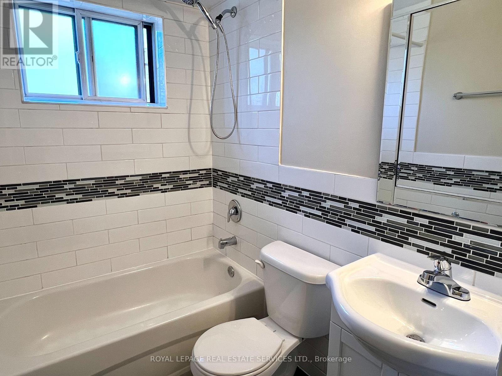 3 - 2329 Belyea Street, Oakville, Ontario  L6L 1N4 - Photo 11 - W12996912