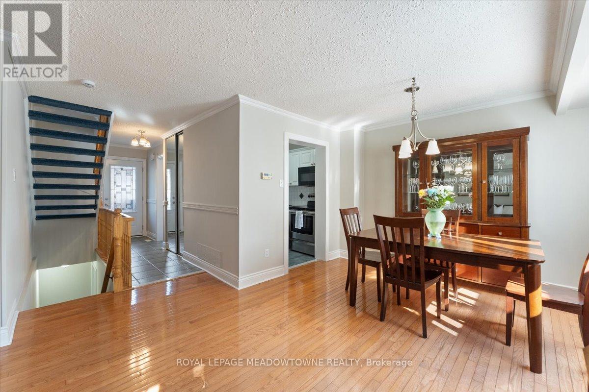 2945 Nipiwin Drive, Mississauga, Ontario  L5N 1Y1 - Photo 8 - W12996866