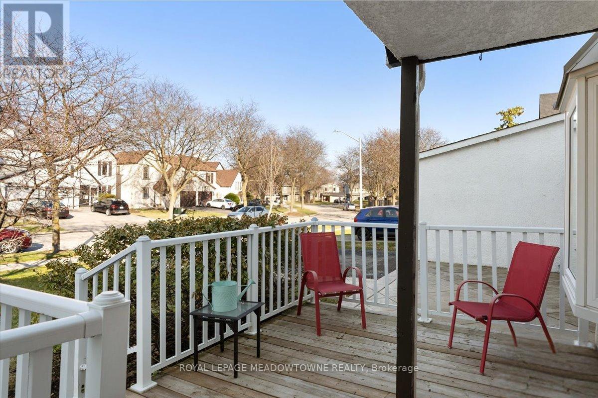 2945 Nipiwin Drive, Mississauga, Ontario  L5N 1Y1 - Photo 5 - W12996866