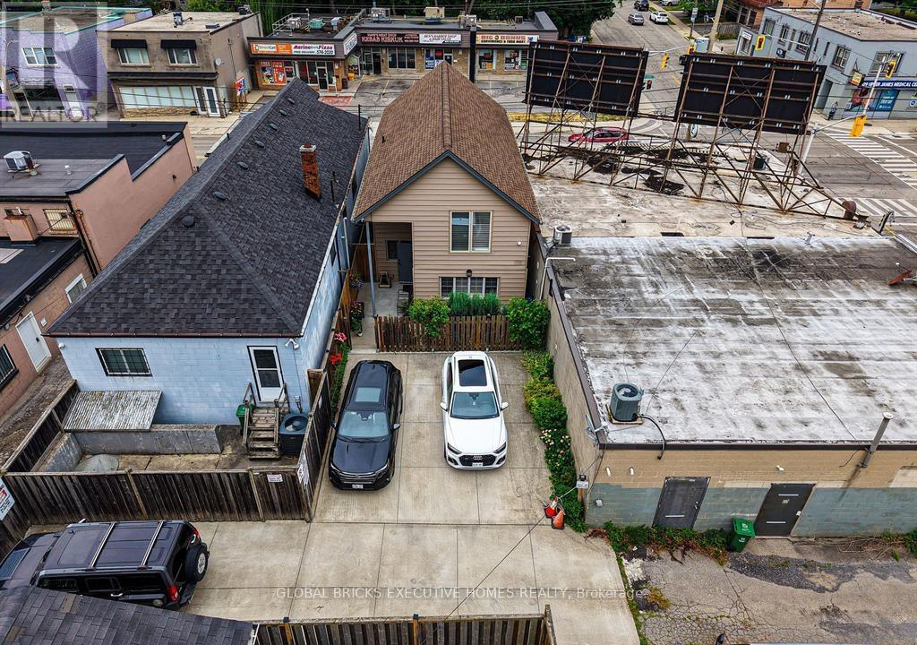 582 Upper James Street, Hamilton, Ontario  L9C 2Y6 - Photo 3 - X12678636