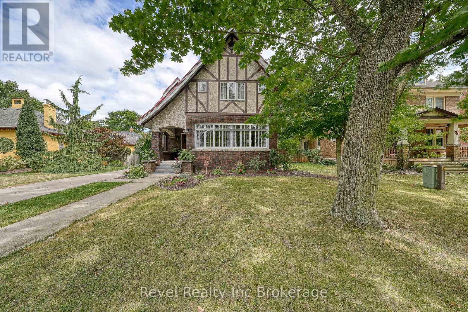 140 Vansittart Avenue, Woodstock, Ontario  N4S 6E6 - Photo 2 - X12841034