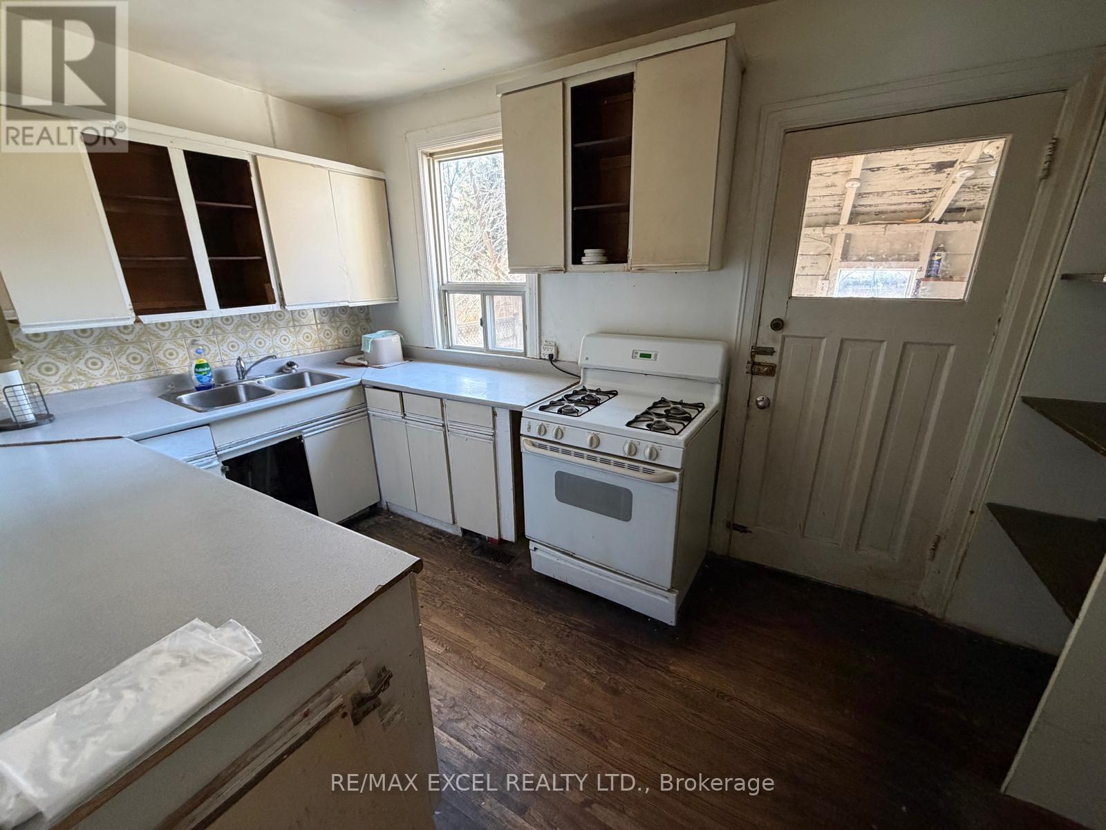 74 Banff Road, Toronto, Ontario  M4S 2V5 - Photo 4 - C12997744