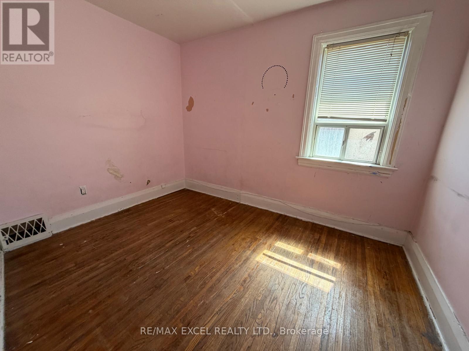 74 Banff Road, Toronto, Ontario  M4S 2V5 - Photo 7 - C12997744