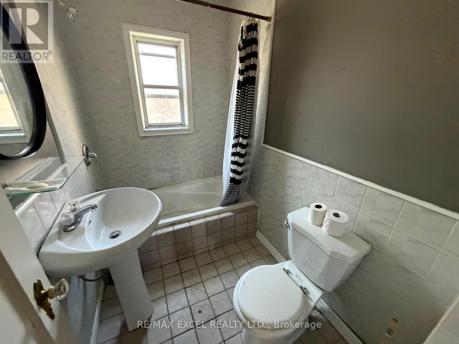 74 Banff Road, Toronto, Ontario  M4S 2V5 - Photo 9 - C12997744