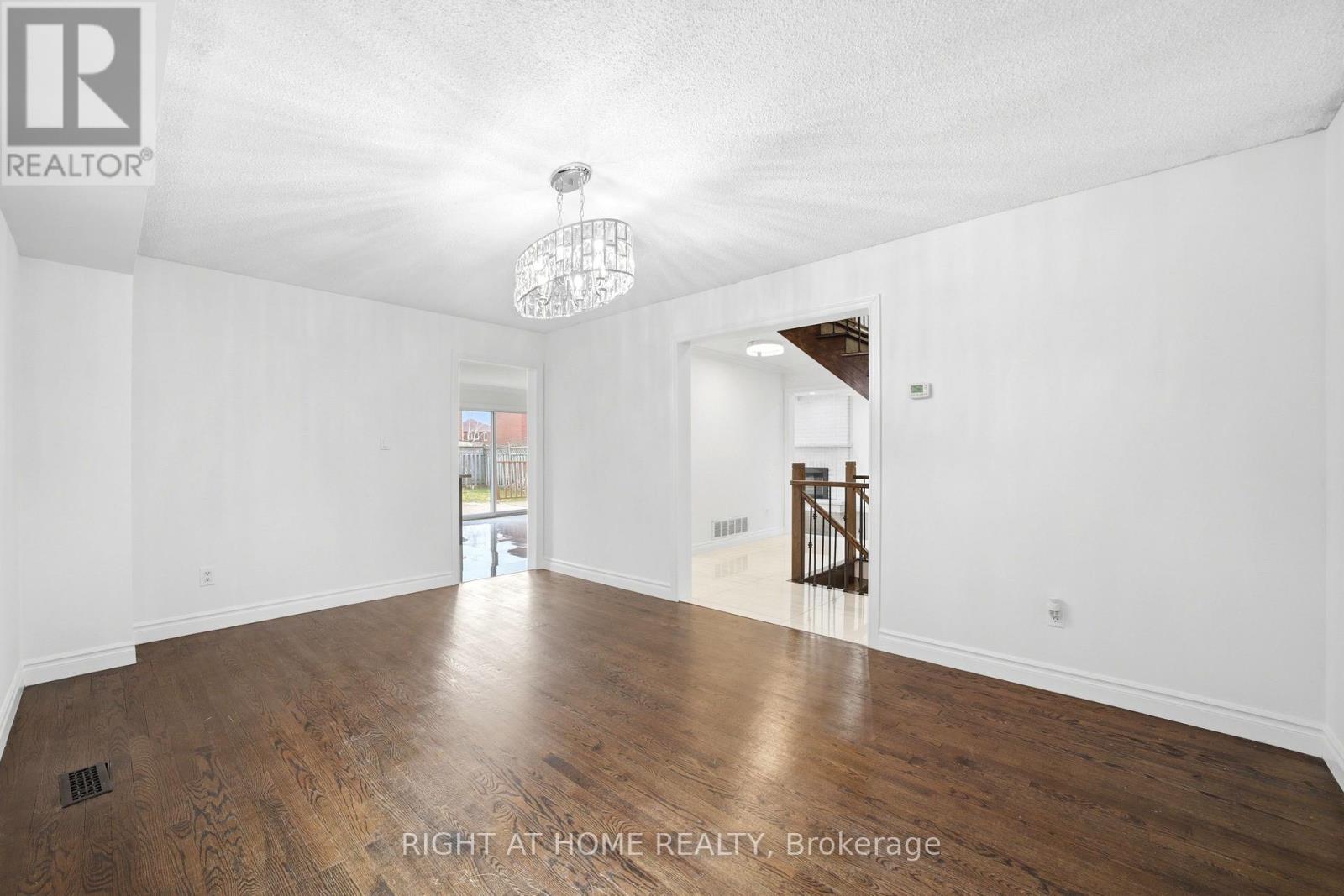 36 Ravenview Drive, Whitby, Ontario L1R 1Y2 - Photo 12 - E12997720