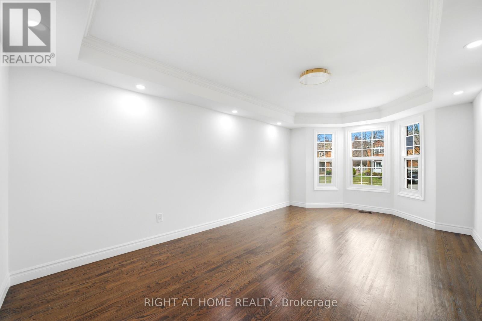 36 Ravenview Drive, Whitby, Ontario L1R 1Y2 - Photo 4 - E12997720