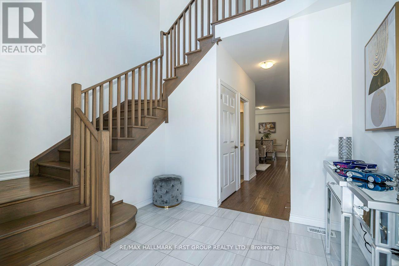 5 Toulouse Street, Whitby, Ontario  L1P 0J2 - Photo 4 - E12997754