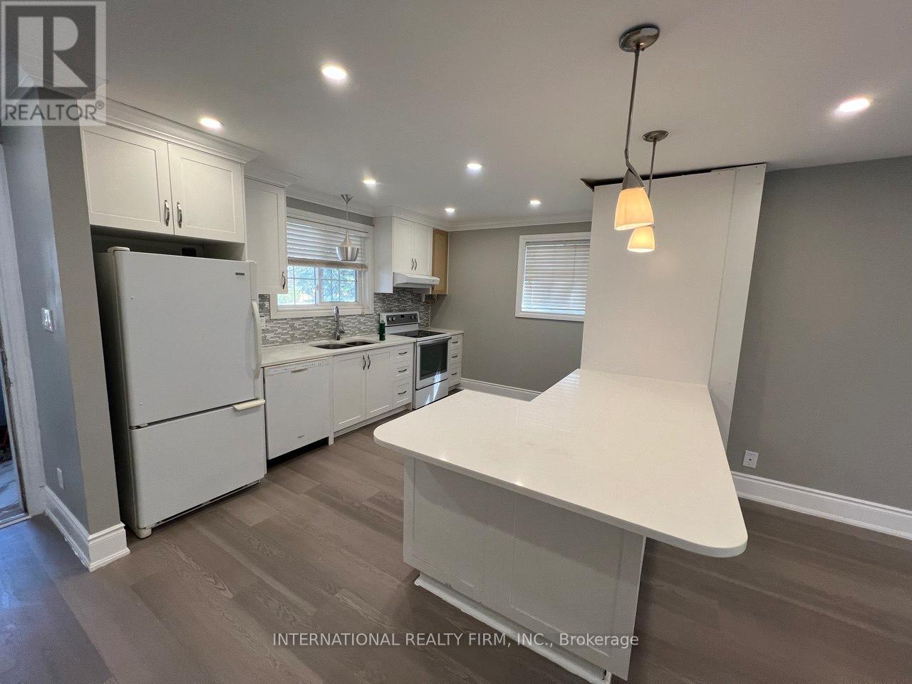 73 Murray Drive, Aurora, Ontario  L4G 2C2 - Photo 10 - N12985868