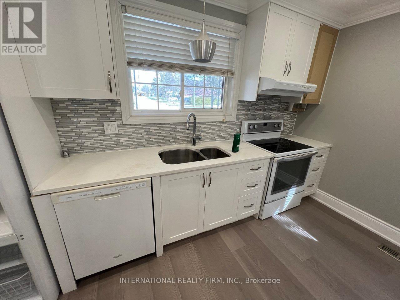 73 Murray Drive, Aurora, Ontario  L4G 2C2 - Photo 15 - N12985868