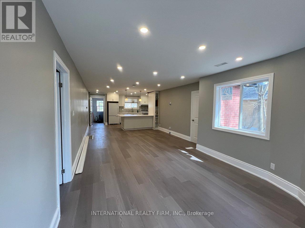 73 Murray Drive, Aurora, Ontario  L4G 2C2 - Photo 6 - N12985868