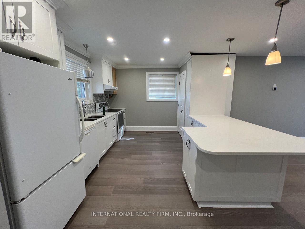 73 Murray Drive, Aurora, Ontario  L4G 2C2 - Photo 7 - N12985868