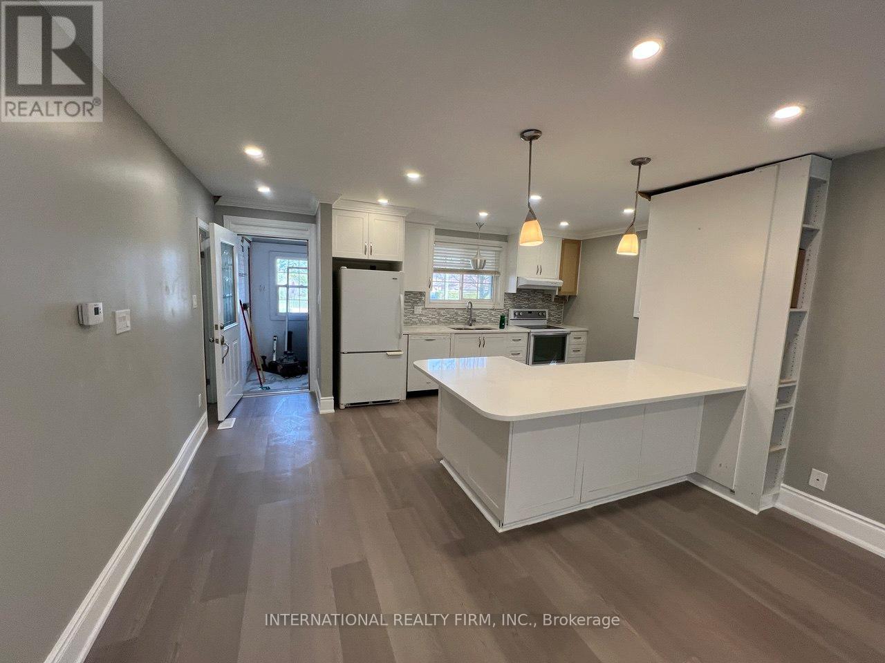 73 Murray Drive, Aurora, Ontario  L4G 2C2 - Photo 9 - N12985868